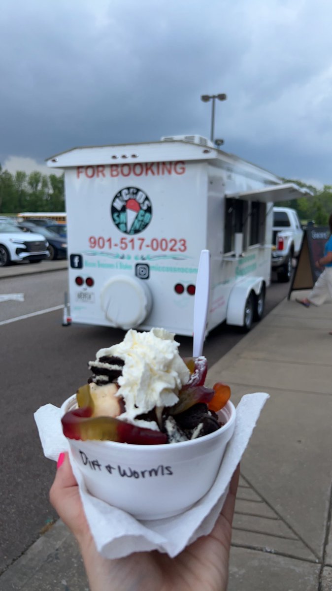 PatriotsofAES's tweet photo. Teacher Appreciation treats! Thanks to @miccossnocones  they were amazing! If you haven’t had one we highly suggest you do. Thanks for loving on our teachers today ❤️🤍💙 #patriotpride #AESpatriots #endlesspossibilities https://t.co/EL46RsZahm