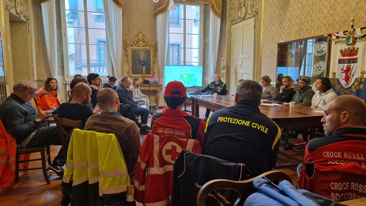 The briefing
#alluvione
<a href="/protezionecivlz/">Protezionecivile</a> <a href="/crocerossa/">Croce Rossa Italiana</a> <a href="/_Carabinieri_/">Arma dei Carabinieri</a> <a href="/PolizialocaleER/">Polizialocale ER</a> 
#Faenza
