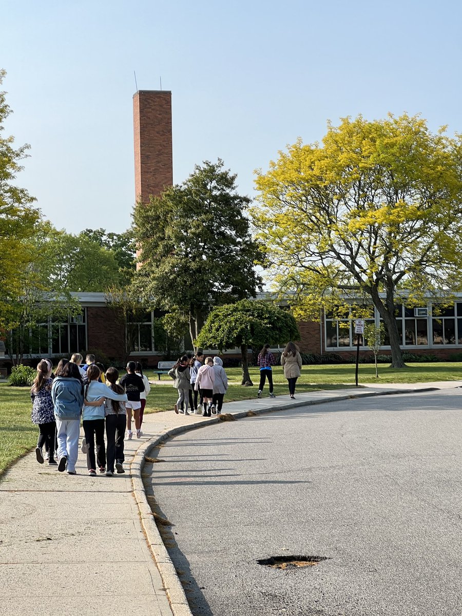MrsAndersonBG's tweet photo. During Mindfulness Club, we took a morning walk to practice using our senses to be present in the moment and bring positivity and sunshine into our day! ☀️ 🌲 
@BGreenSchool @emeadowschools @_s_callan https://t.co/gUZ6BM1SIB