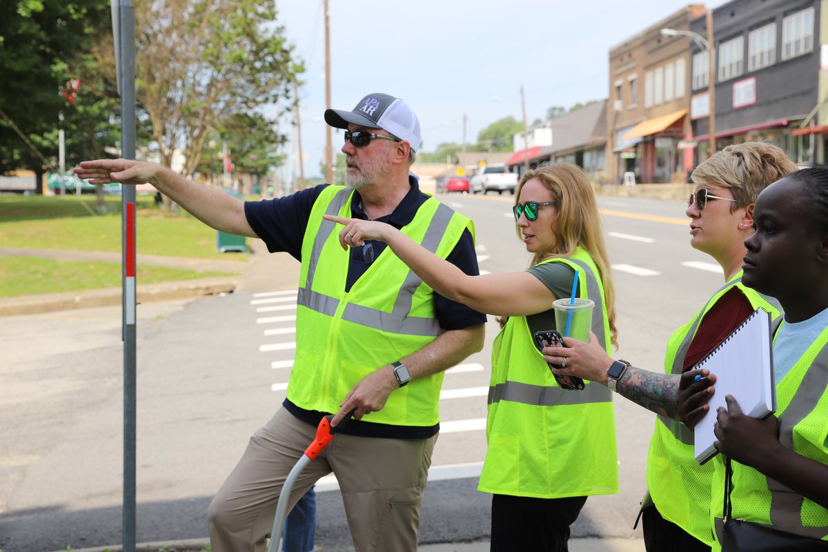 CDICentral's tweet photo. When you see a group of bright yellow @craftontull vests making their way around your town, there’s a big chance a walk audit is taking place! City of Heber Springs and @heberchamber leaders joined us, @EntergyArk, @myARDOT, @ArkansasEDC, and Crafton Tull on an audit of downtown. https://t.co/XsEdqFCZTW
