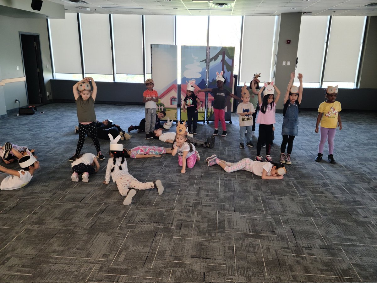 StPhilipDPCDSB's tweet photo. Fun filled day for our future artists🎨🎬🎤 the @LivingArtsCtr . @DPCDSBSchools #futureartists #potterywork #futurethespian #creativeminds https://t.co/man9nTqmTa