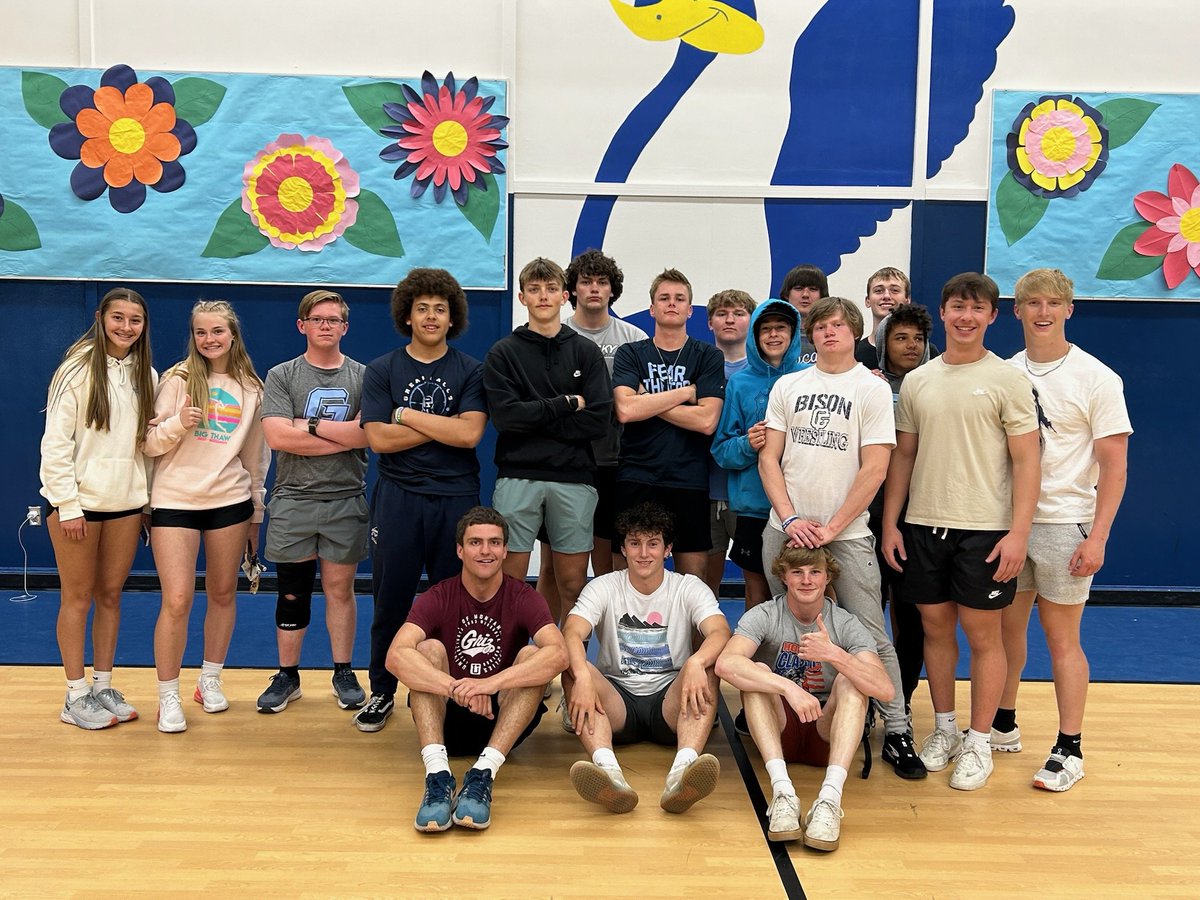 Football and Track athletes went to Sunnyside Elementary today for Fitness Testing! Go 🦬