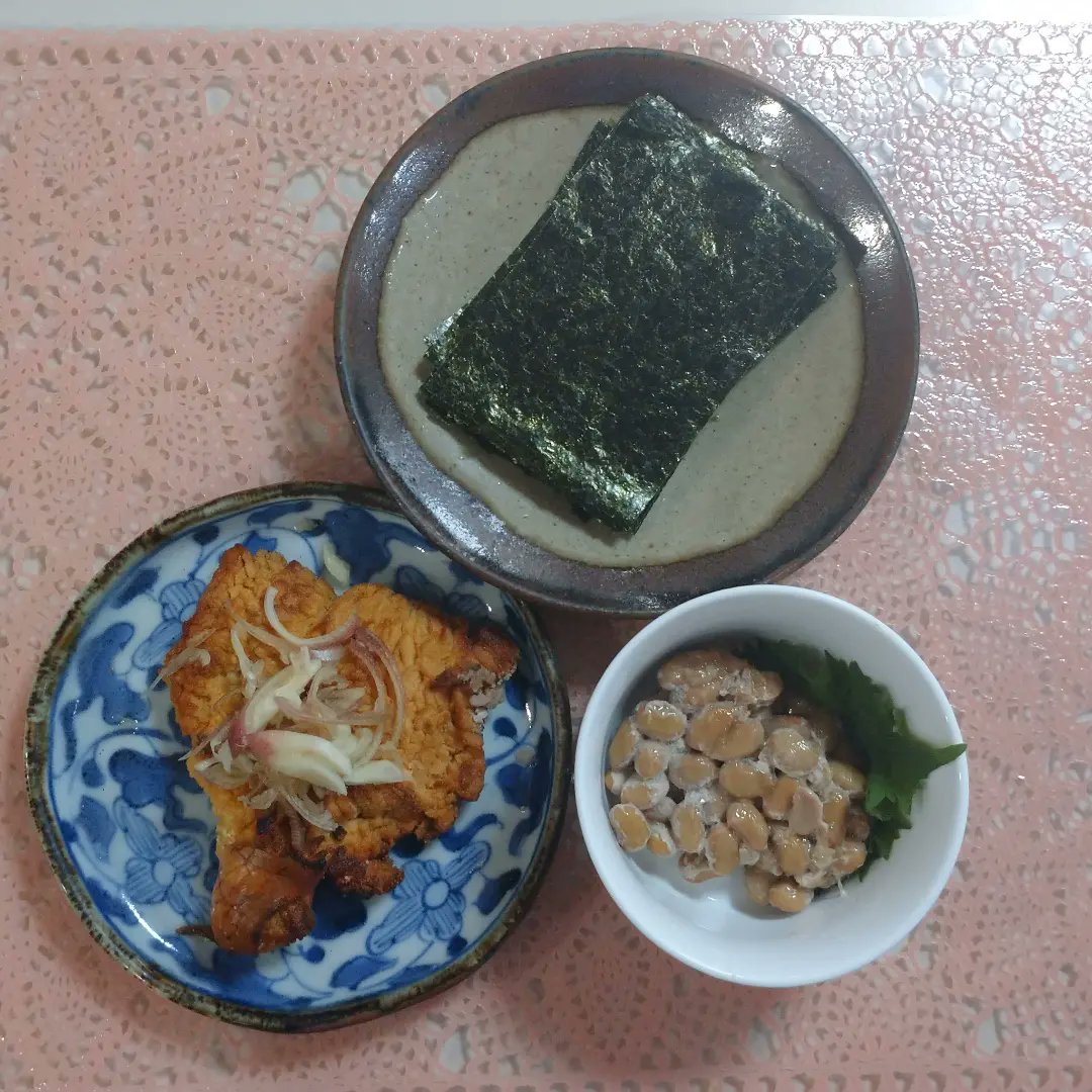 cherry_masaya's tweet photo. #goodmorning #mycooking #breakfast
#fishroe #seaweed #natto #healthy
#healthyfood #tastegood
#朝ごはん #鰆の卵 #焼き海苔 #納豆 #健康食品 #健康 #美味しい https://t.co/ISW0FBEHNe