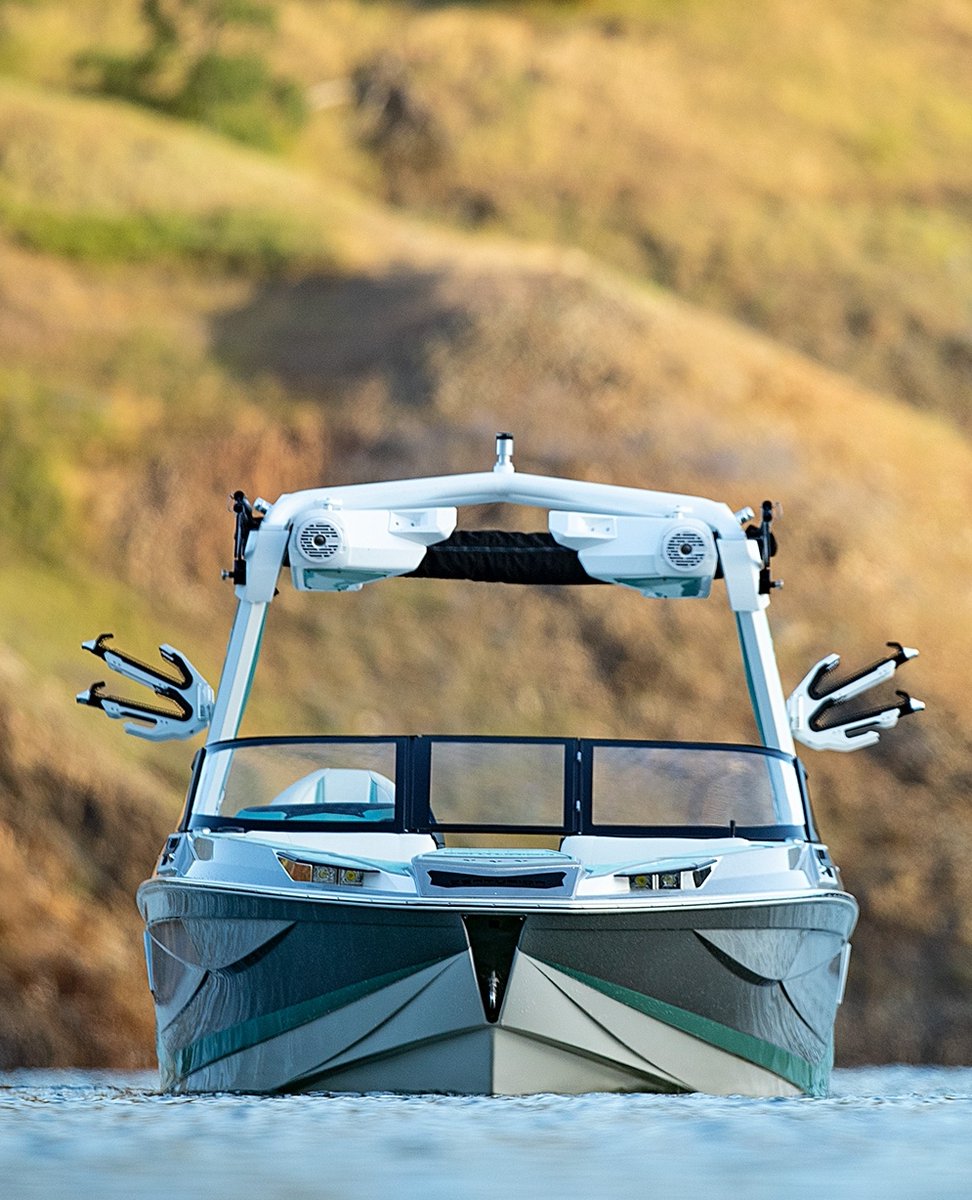 The smallest of our Ri Series, the Ri230 is 23 feet of powerful perfection that merges the depth of the Ri Series with the sharp lines of the Fi Series in an aggressive, head-turning style.

#centurionboats #ri230 #wakeboat #wakeboats #surfboat #surfboats #towboat #towboats