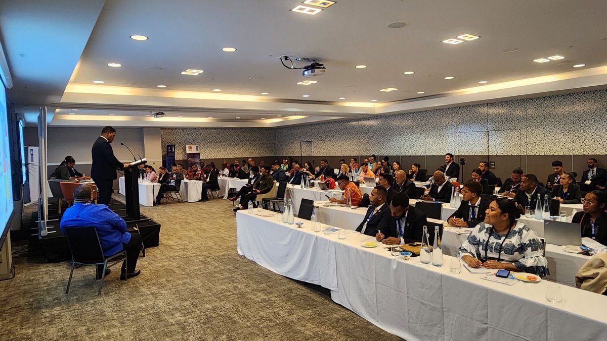 SonjaStTr's tweet image. 🎯 At the ongoing session on corruption &amp;amp; climate change, Minister for Justice, Communication and Foreign Affairs Simon Kofe of  🇹🇻 calls for an #anticorruption approach which builds on the #Pacific values and seeks solutions grounded on the Pacific context.

#UNPRAC #PacificAct