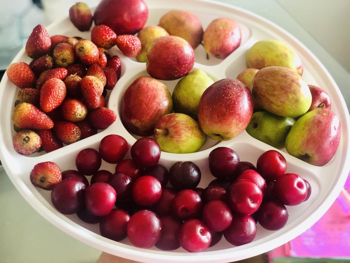 valeriavillotaa's tweet photo. #NoComaCuentoComaFruta
Ricas en antioxidantes para prevenir radicales libres que matan nuestras células!
Piénsalo, no escuches a quien solo quiere tu dinero 💰@drbayter y no tú salud 🫶🏻
@NUYA_Nutricion @andunal @COLNUD @motonutrias https://t.co/GDc4nBlLl3