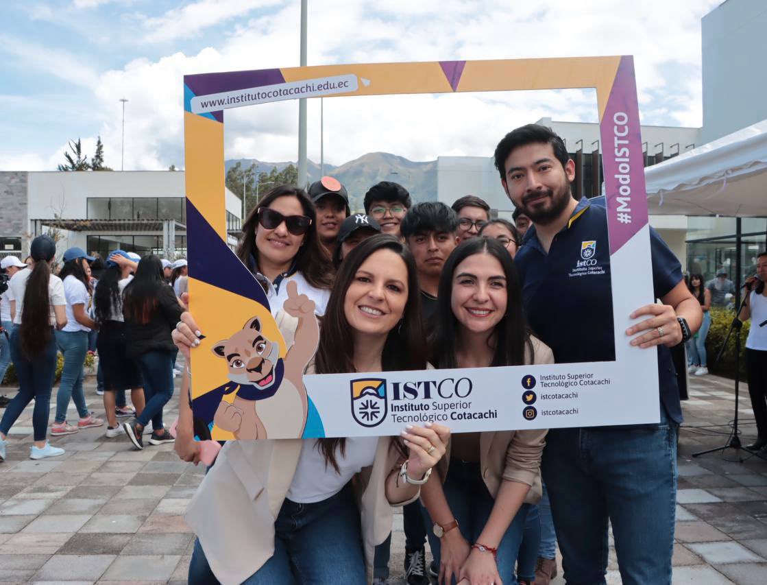 EduSuperiorEc's tweet photo. Hoy el @ISTCotacachi recibió a los jóvenes que buscan ser profesionales en Diseño de Modas, Educación Infantil, Gastronomía y Administración y que por medio de Nivel Tec, se capacitan en los contenidos de las asignaturas que se impartirán una vez que inicien su carrera. https://t.co/3G3HEaoELb