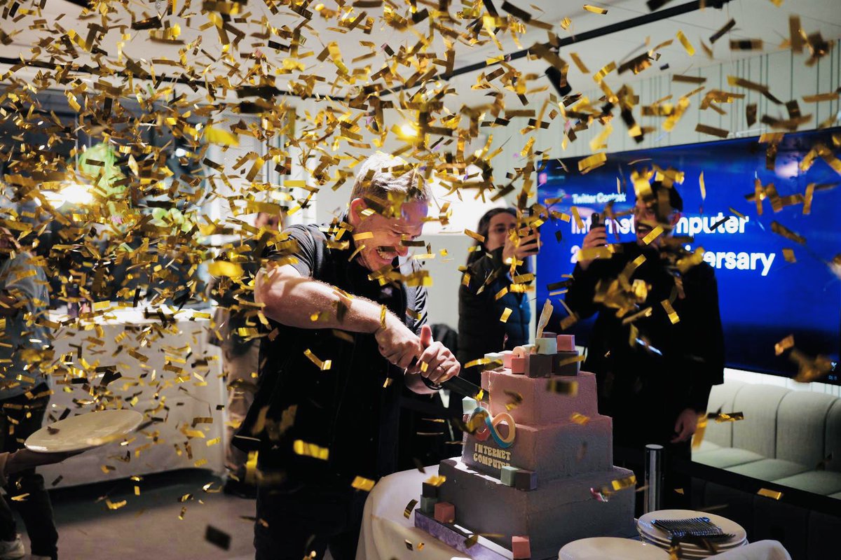 An evening of fun, celebration and a decentralised vision 👀

Thanks to all those who made it in person and virtually 

2 year anniversary of #ICP 🎉