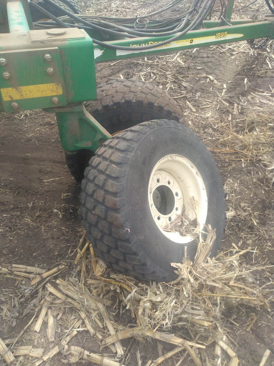 This poor new rim only got to see 4 days of use and ruined a perfectly good planting day only cause the loose nut behind the steering wheel didn't check for loose nuts. So here's an announcement check your loose nuts operators