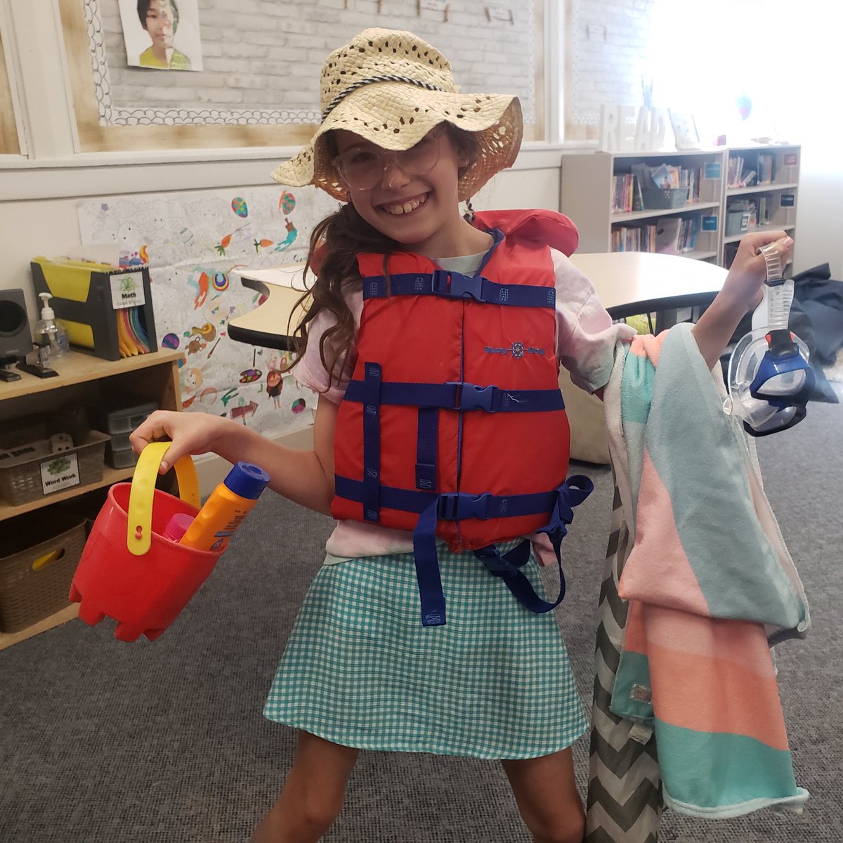 MrsShowers56's tweet photo. Beach Day @drakeschoolsk  🏖 We're ready for summer! Bring on the sun! 🌞🌞 https://t.co/DWJpIk3frQ