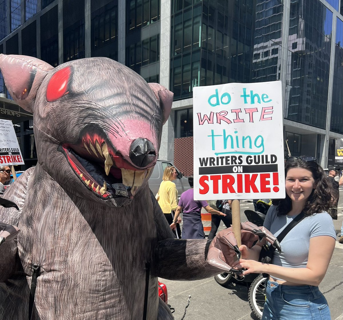 itsme_julieb's tweet image. I asked ChatGPT what to put on a sign and it said “Ask a real writer.”

Supporting my brother @benmekler and all the other writers out there! Fight for your WRITES!

@WGAEast #wgastrike #writerstrike