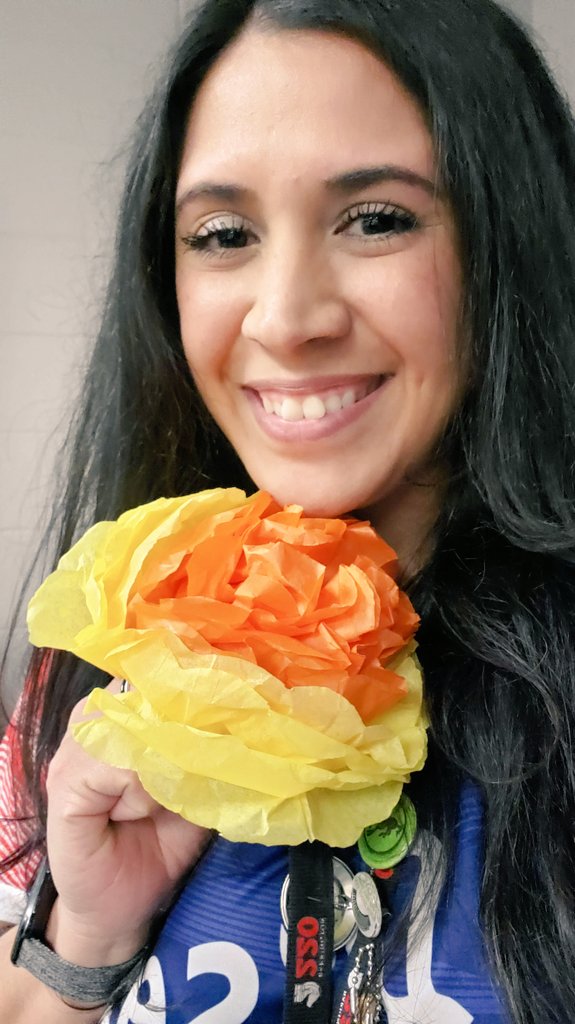 Today Latin American families are celebrating El Día de las Madres 🌺 A lot of my lovely latino students wished me a happy day and one gave me this flor de papel 😊 ¡Feliz día! to all my district colleagues who celebrate 🥰  #culturalInTheKnow
<a href="/BarringtonHS220/">Barrington High School</a> <a href="/barrington220/">Barrington 220</a>