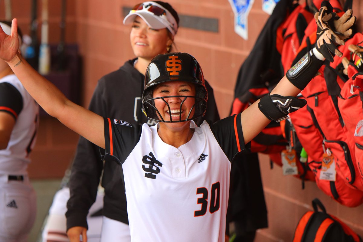 HOME RUN BENGALS!!!!

ALYSSA 3 RUN BOMB!!

#RoarBengalsRoar