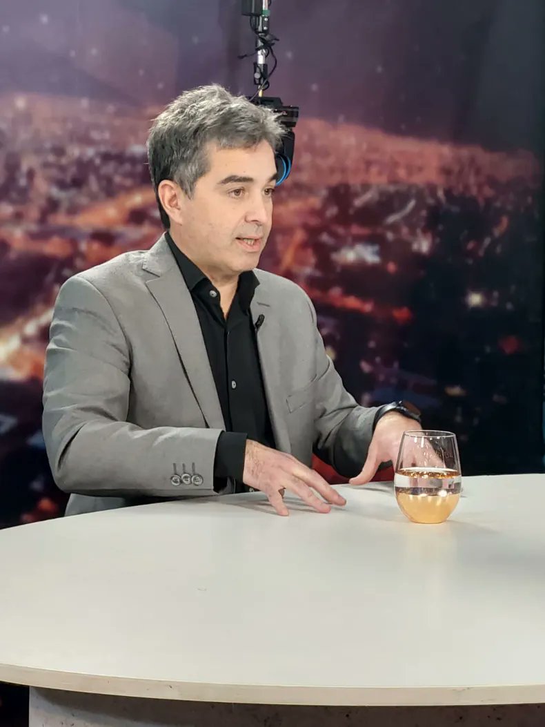 Rivadavia630's tweet photo. #AhoraEnRivadavia | Dialogamos con Marcelo Arancibia, candidato a gobernador en San Juan. Con @paluchari y equipo en #ElExprimidor. 

👂🏻Escuchalo en:
🎙#AM630
💻https://t.co/Ec5iPWQdFS
📱APP Radio Rivadavia https://t.co/WIn2ZymHhI