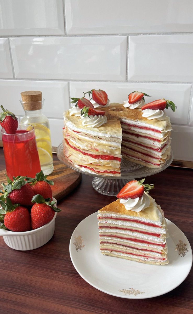 Strawberry vanilla crepe cake 😋