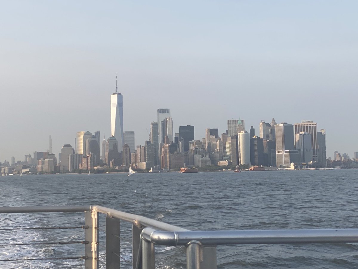 Franciii500's tweet image. The ⁦@NYCferry⁩ commute home is #everchanging &amp;amp; #AlwaysBeautiful