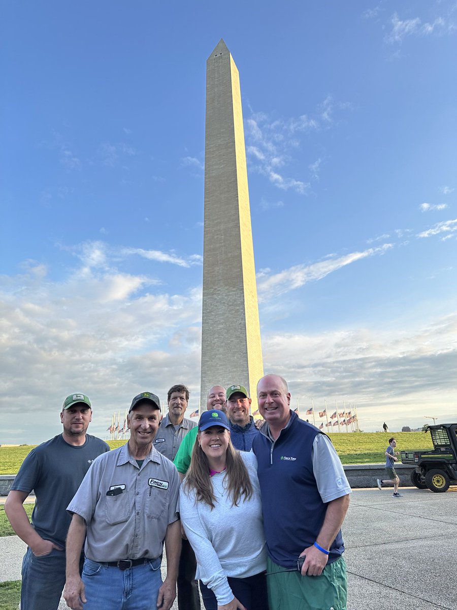 Tell 220 volunteers from the Turfgrass industry that rain is coming and watch them work their magic! 😅 💪🏼 Hats off to everyone who helped make #NationalGolfDay a success from start to finish yesterday and today! ⛳️