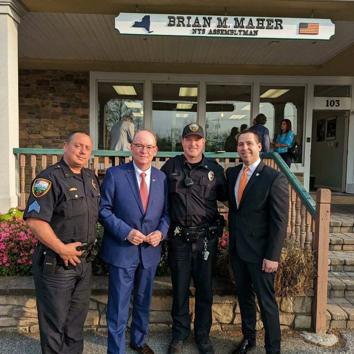 SenatorRolison's tweet photo. Congratulations to our friend @bmaher23ny on the opening of his District Office in #Washingtonville, Orange County! #SD39 #WorkingForYou https://t.co/72LxLQ1MSH