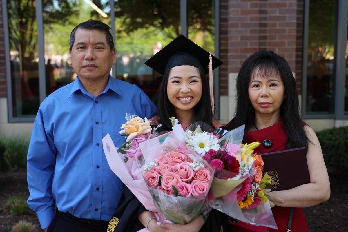 Julie__Huynh's tweet image. WE got our master’s degree today! 🎓❤️👩🏻‍🎓

#FirstGenGraduate