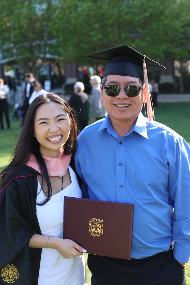 Julie__Huynh's tweet image. WE got our master’s degree today! 🎓❤️👩🏻‍🎓

#FirstGenGraduate