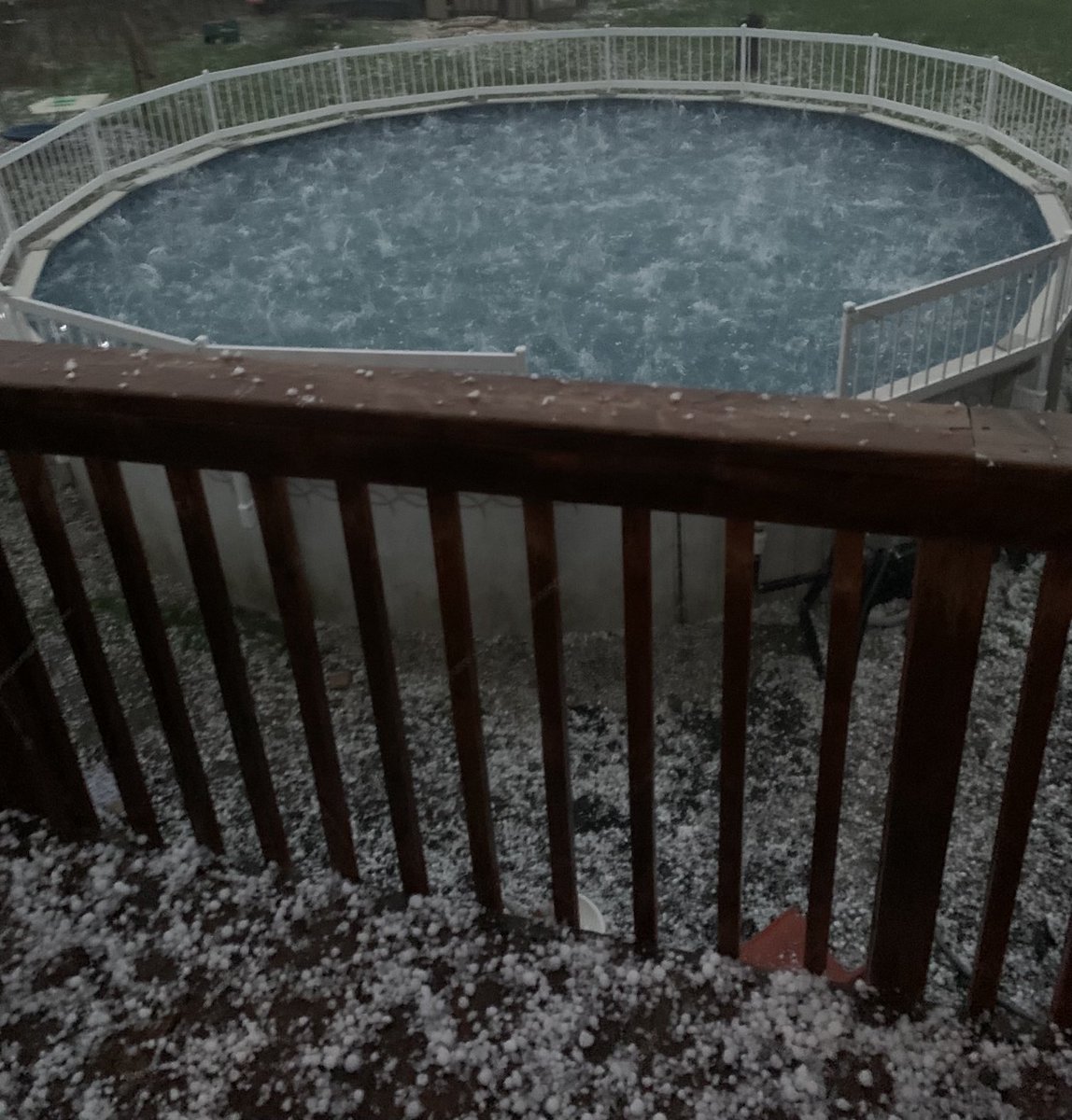 danfetter78's tweet photo. 28mm hail in Grunthal #mbstorm https://t.co/KA076hyKlg