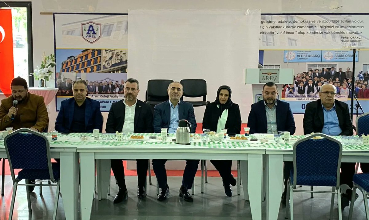 tulaykaynarca's tweet photo. Büyükçekmece İlçe Başkanımız @MuratCelik82, Esenyurt İlçe Başkanımız @harunozer_ ile birlikte babası Hacı Reşat amcamızı ebedi istirahatgahına uğurlayan Beylikdüzü Kurucu Belediye Başkanımız @vehbiorakci'yı #AREV Vakfı'nda ziyaret ederek taziyede bulunduk. https://t.co/uXRBpDVubv