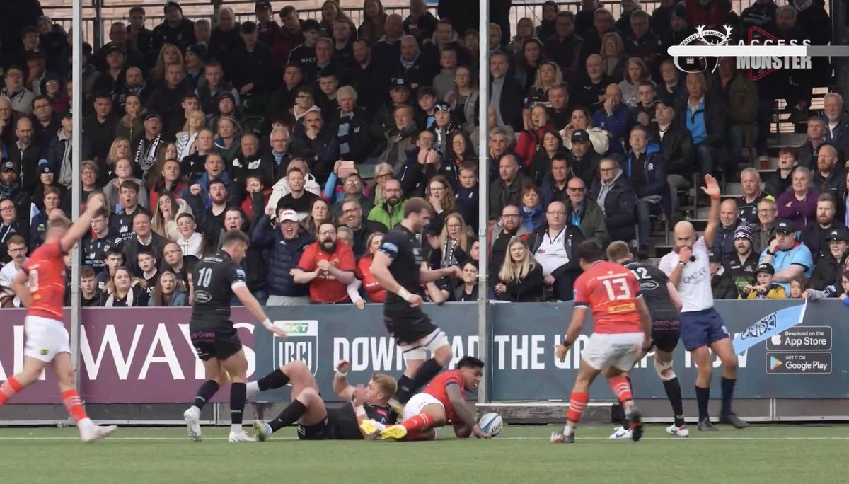 The new episode of Access Munster has a delightful shot of the crowd after munster score their first. there are four people in the entire stand celebrating and I'm one of them. Look at the sad Glasgow faces. look at them. #AccessMunster #Munster @MRSC16