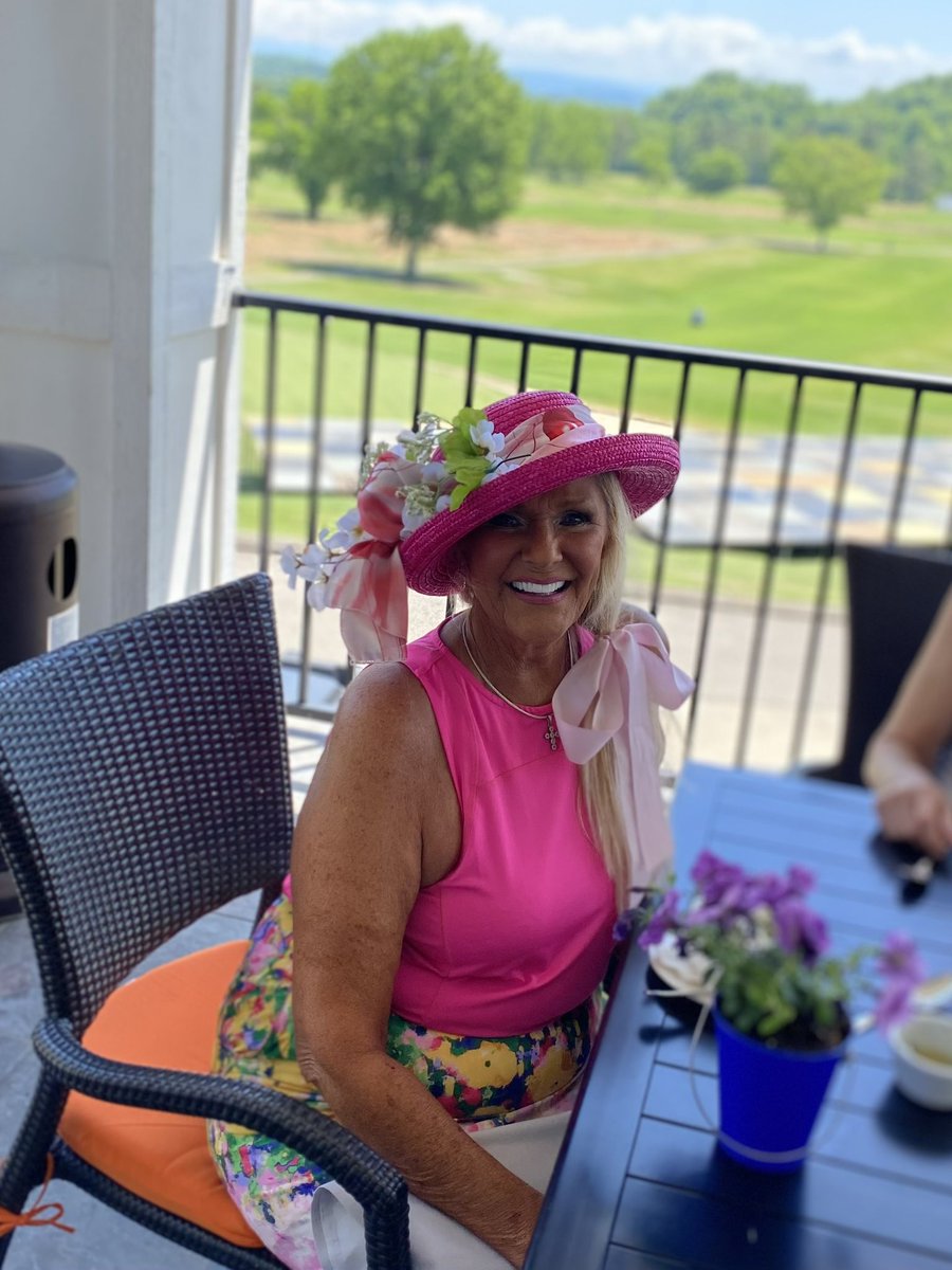 HolstonHillsCC's tweet photo. HHCC 18-hole ladies group had their “Off to the Races” event today! GREAT weather, GREAT golf &amp; GREAT hats!! ❤️⛳️🏌🏼‍♀️👒🐎 
#HolstonHillscc #McconnellGolf #LadiesGolf #Golf #GolfLife https://t.co/xJchLM3413