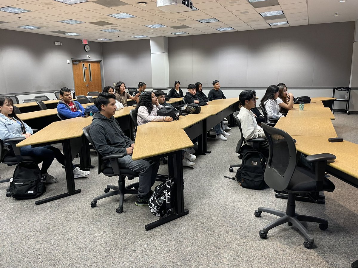 temabell's tweet photo. @AnnapHS_AACPS panteritas had a great day exploring options @AnneArundelCC as they learned more about their MLs in College summer program. https://t.co/9M1njpQfIi