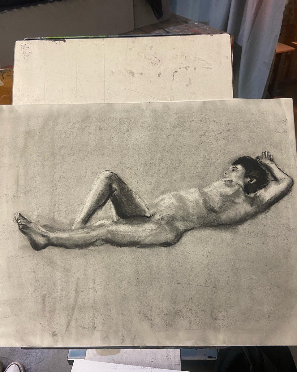 Just_raw_art's tweet photo. °”La belleza en forma natural, final!”
°I can proudly say I’m able to draw a body more or less decently now! I really enjoyed my time mastering and learning figure drawing! I’ve made a lot of progress and have found new technique I hope translate into future work I do. https://t.co/5OU3hcPdxV