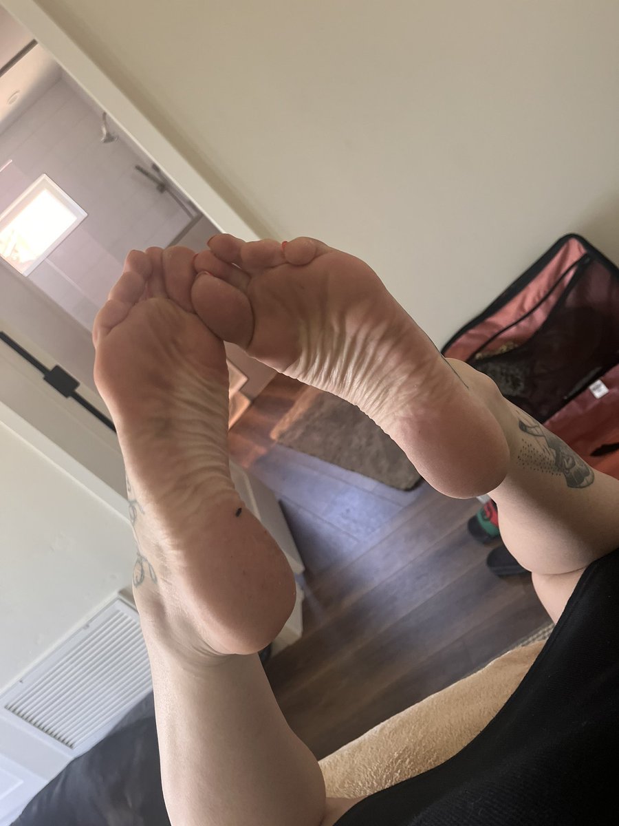 VailGoddess's tweet photo. SOUTHERN CALIFORNIA ILL BE IN #SanDiego TONIGHT DM and come meet me in person 😜 #cpm #rtsession
#rtsessions #humanatm #findom #FOOTFETİSH #worship #femdom #cbt #loser @rt_feet @RT4FD @rtfindom @stupidloserfuck @rtfindom @CashPointUS @cashpointmeets https://t.co/wPpZ9meGo7
