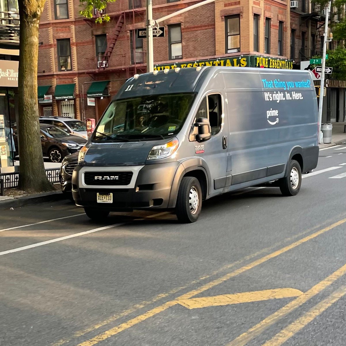 Reported_NYC's tweet photo. The driver XLET33 blocked the bike lane near 173 7th Ave on May 10. This is in Brooklyn Community Board 06 #brooklyncb6 &amp; #NYPD78. #VisionZero #BlockedBikeNYC https://t.co/AnpA22CktI