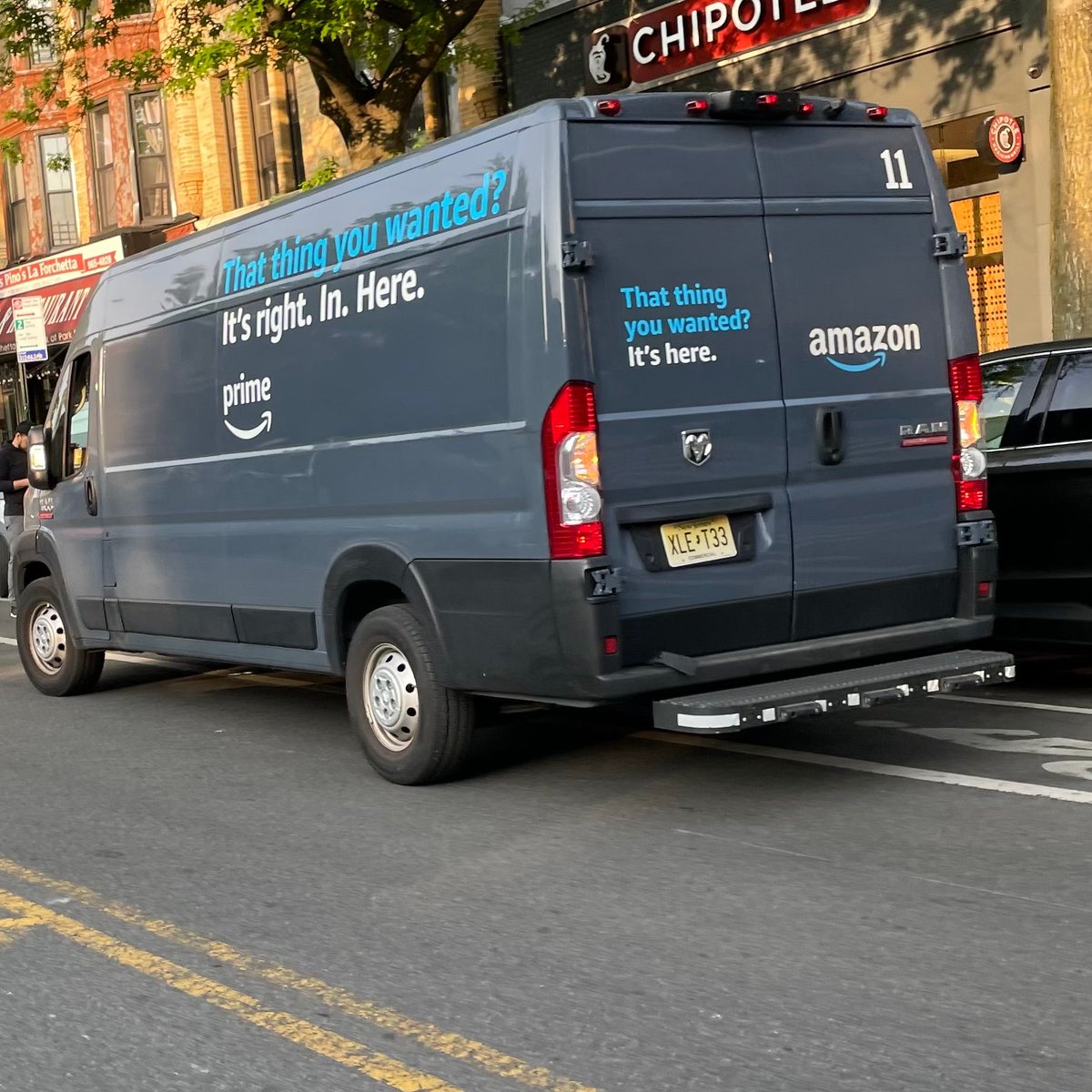 Reported_NYC's tweet photo. The driver XLET33 blocked the bike lane near 173 7th Ave on May 10. This is in Brooklyn Community Board 06 #brooklyncb6 &amp; #NYPD78. #VisionZero #BlockedBikeNYC https://t.co/AnpA22CktI