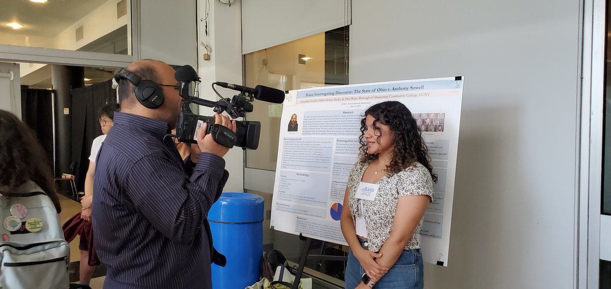 BandiRao's tweet photo. Alexandra, Marie-Helene and Dani from my Forensic Linguistics class presenting their poster at #BMCCBARS2023 @bmcc_cuny
"Police Interrogating Discourse: The State of Ohio v. Anthony Sowell" https://t.co/ZnqtpI9T1e