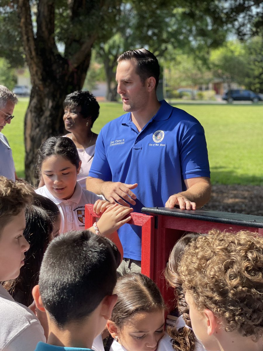 MonicaColucciD8's tweet photo. Today, the City of West Miami unveiled the “Little Library” at Cooper Park to promote excellence in reading in an outdoor environment. Thank you to Commissioner @Ivan_Chavez_jr and the @CityofWestMiam1 for sponsoring this project! @sylvaniahgts @SomersetGables https://t.co/hcYepA34Rl