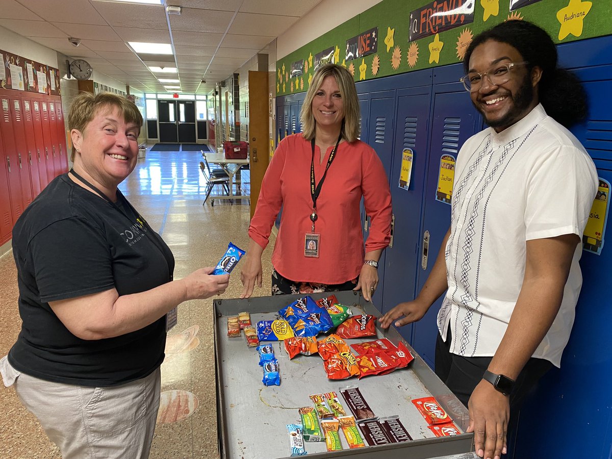 Celebrating all
Staff with a surprise from the treat cart!! Thank you Dr. Celico and Chris Jones!!