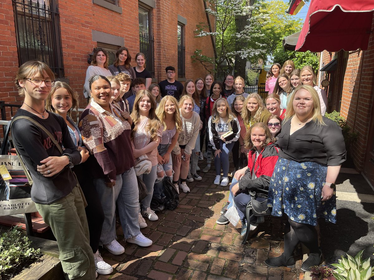 MsDayPHS's tweet photo. The Literary Club and top freshmen went to one of my favorite places today, the Book Loft in German Village. It’s truly a magical place, and I’m glad I got to share it with them. @TheBookLoftGV https://t.co/vSFxjHLYp7