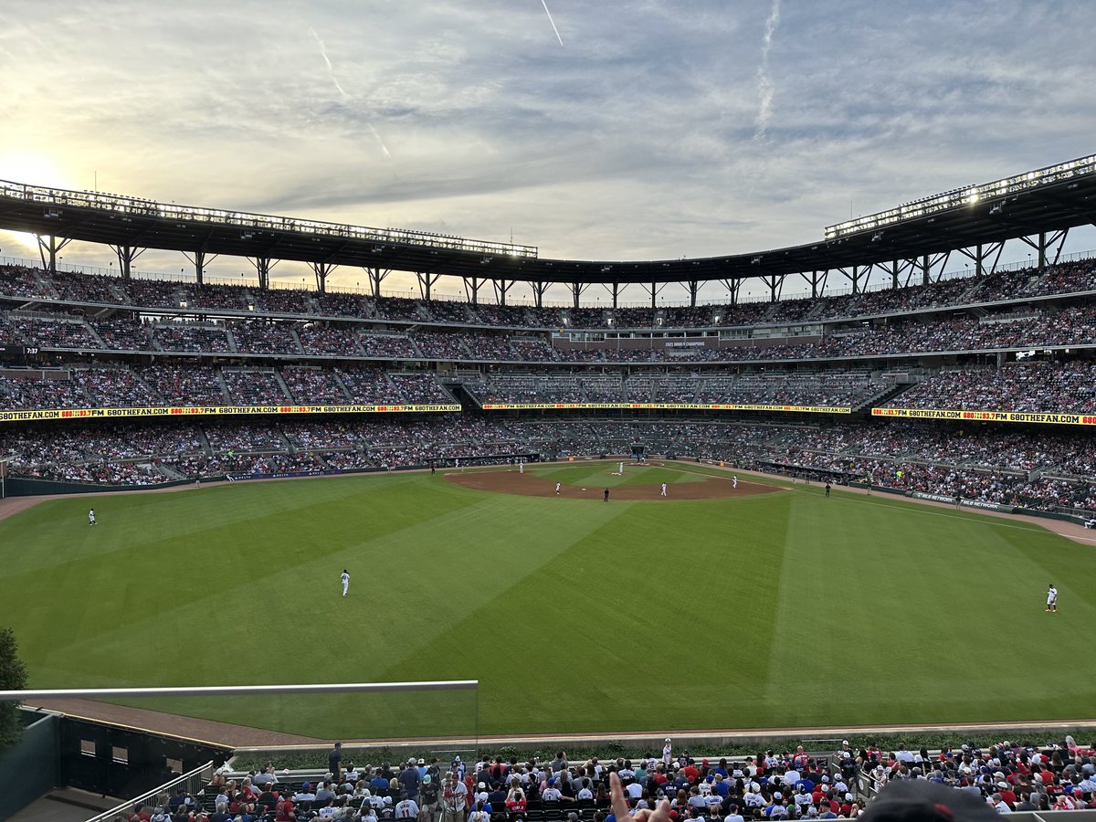 whitneyweaver's tweet photo. A great night to be at the ballpark in ATL with the ⁦@Braves⁩ . #braves https://t.co/QW5HcDLUYA
