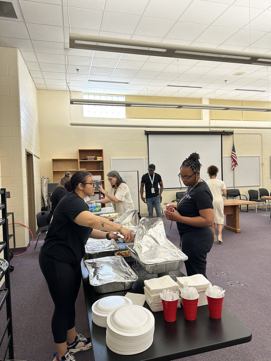 Thanks to Faith Promise Church for appreciating Vine Teachers today with Fats BBQ!  💜
#ChallengeConnectionsCommunity