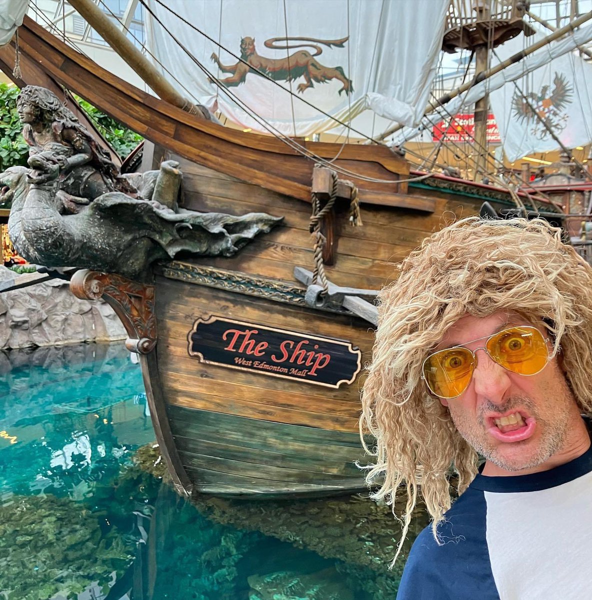 Gigging tonight at <a href="/Official_WEM/">West Edmonton Mall</a> 
YYAAAAAARRRRRGGGGHH