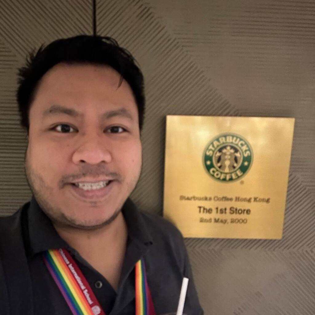 jaixom's tweet photo. 23 years (ok, 19 if you get picky about my 4 years in the U.K.) of coming to this Starbucks https://t.co/31FJ7u9CJN https://t.co/Fck3kju6QD