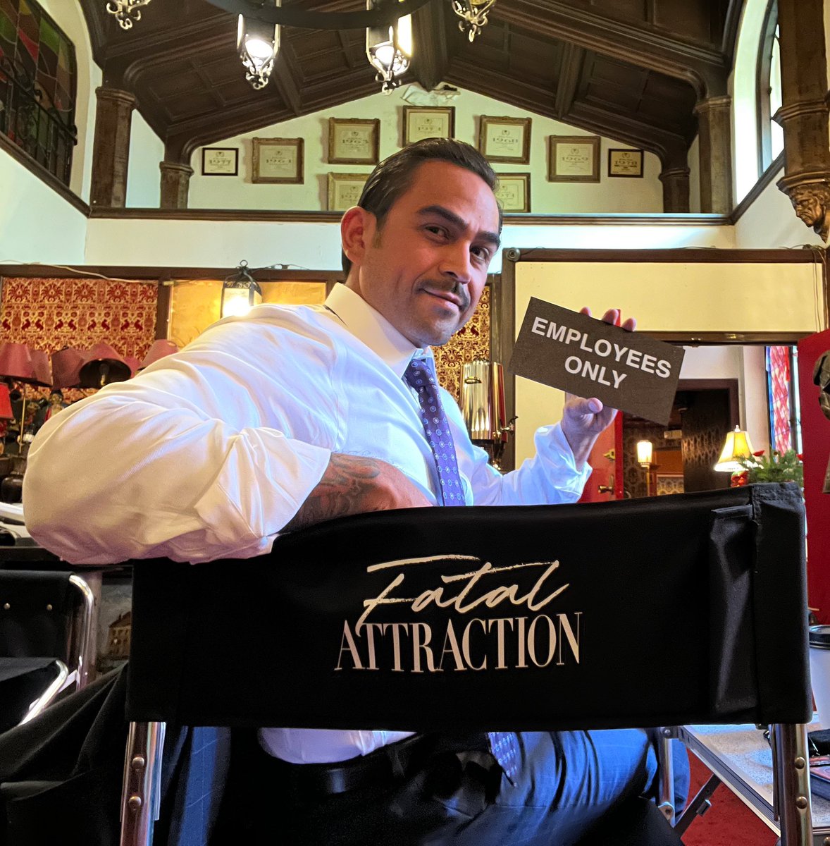 actoranthony's tweet photo. #YoursTruly #ALF as Det. Suarez
🔥🔥🔥 #onset #FatalAttraction #ParamountPlus #actorslife #bts #photooftheday #anthonylfernandez #YouKnowHowWeDo ✌🏽💙🙏🏽 https://t.co/3HJ3l62VCJ