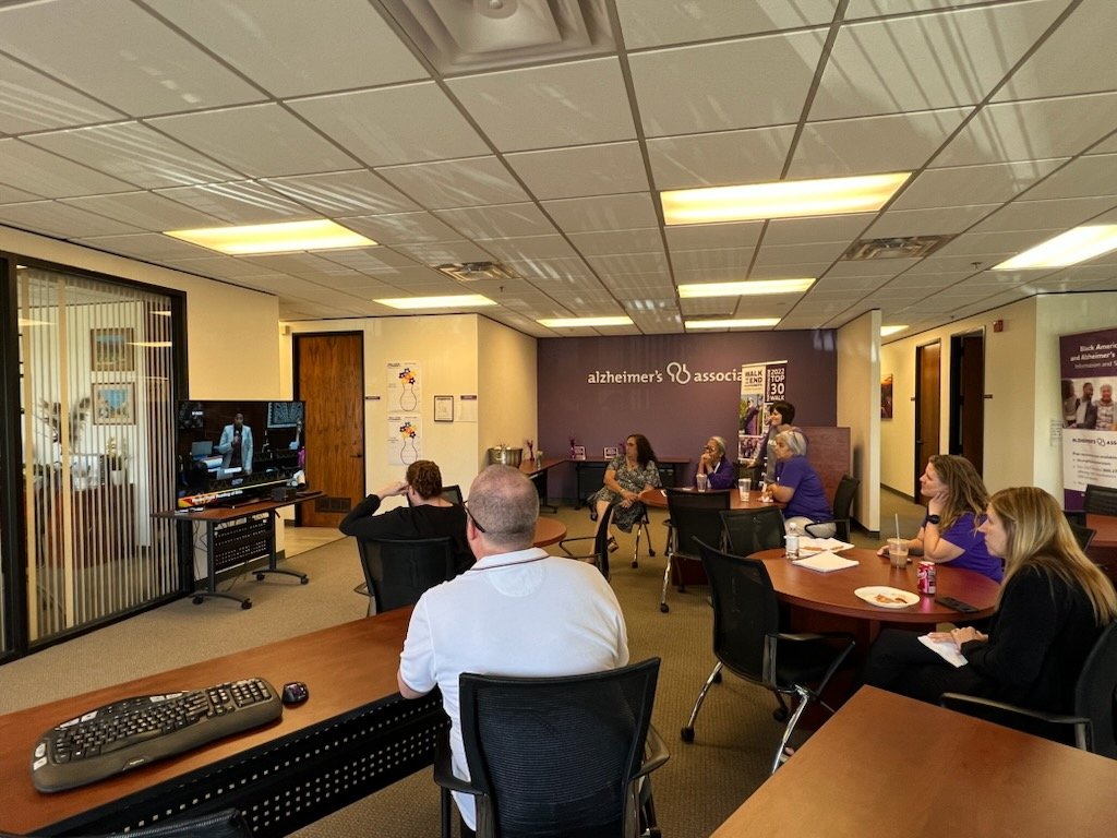 tory_roberg's tweet image. @alzdsw staff gathered today to watch the #AzHouse vote on the state budget!! CHEERS ERUPTED when the budget passed because it includes $5.8M for Alzheimer's programs and research!! THANK YOU @GovernorHobbs @TJShopeforAZ @TimDunn_AZ @JenLongdon @JohnKavanagh_AZ @Livingston4AZ
