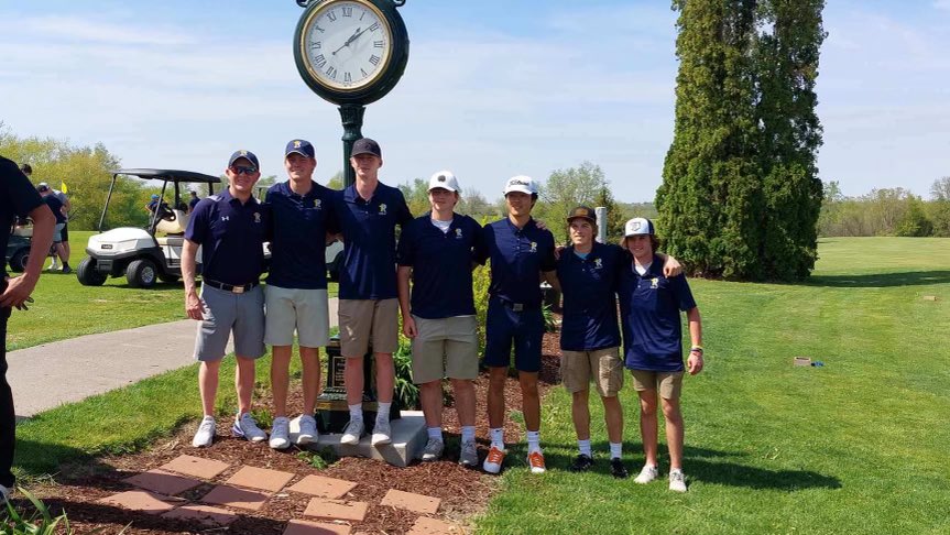 Boys Golf advances to districts! 👑⛳️ They will play at Brown Dear on Tuesday, May 16 for a chance to go to state. Tee time is 9:00 am.