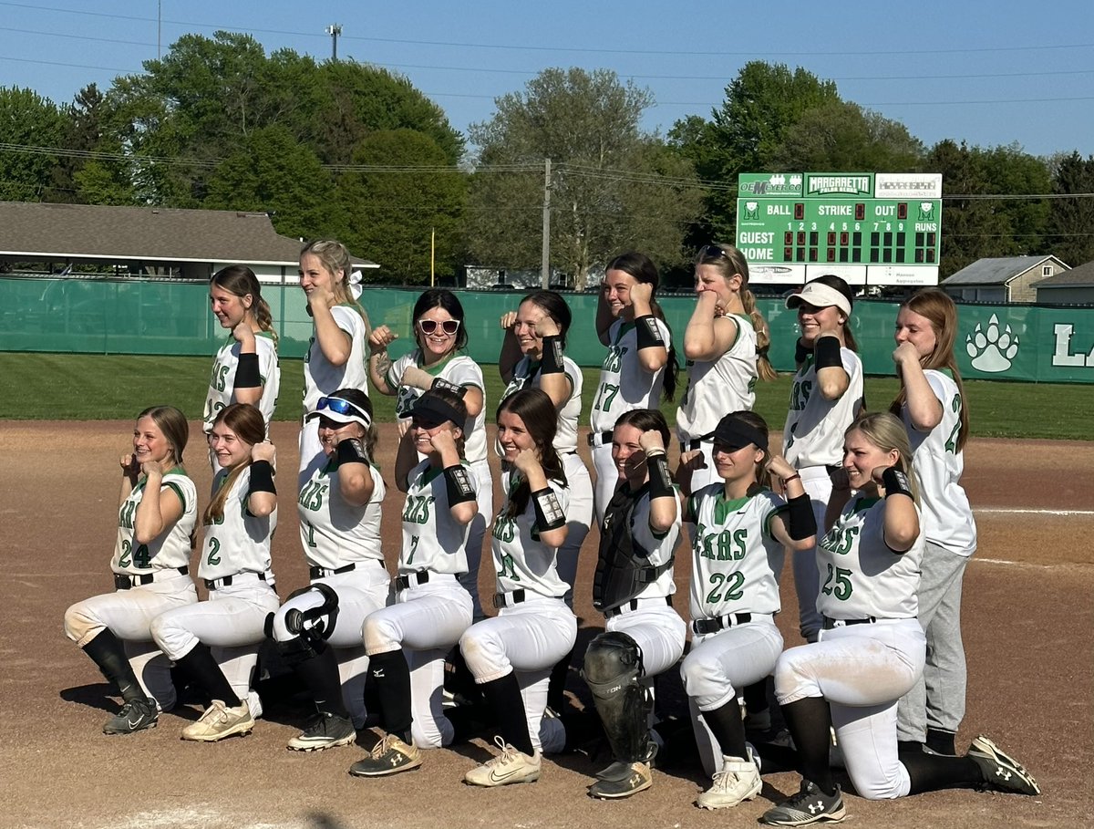 Ladybears_SB's tweet photo. Big win tonight to clinch at least a share of the SBC Championship!! So proud of this group for battling all season !!  🥎💚🏆🤍🥎 https://t.co/WFxEOGq9Yy