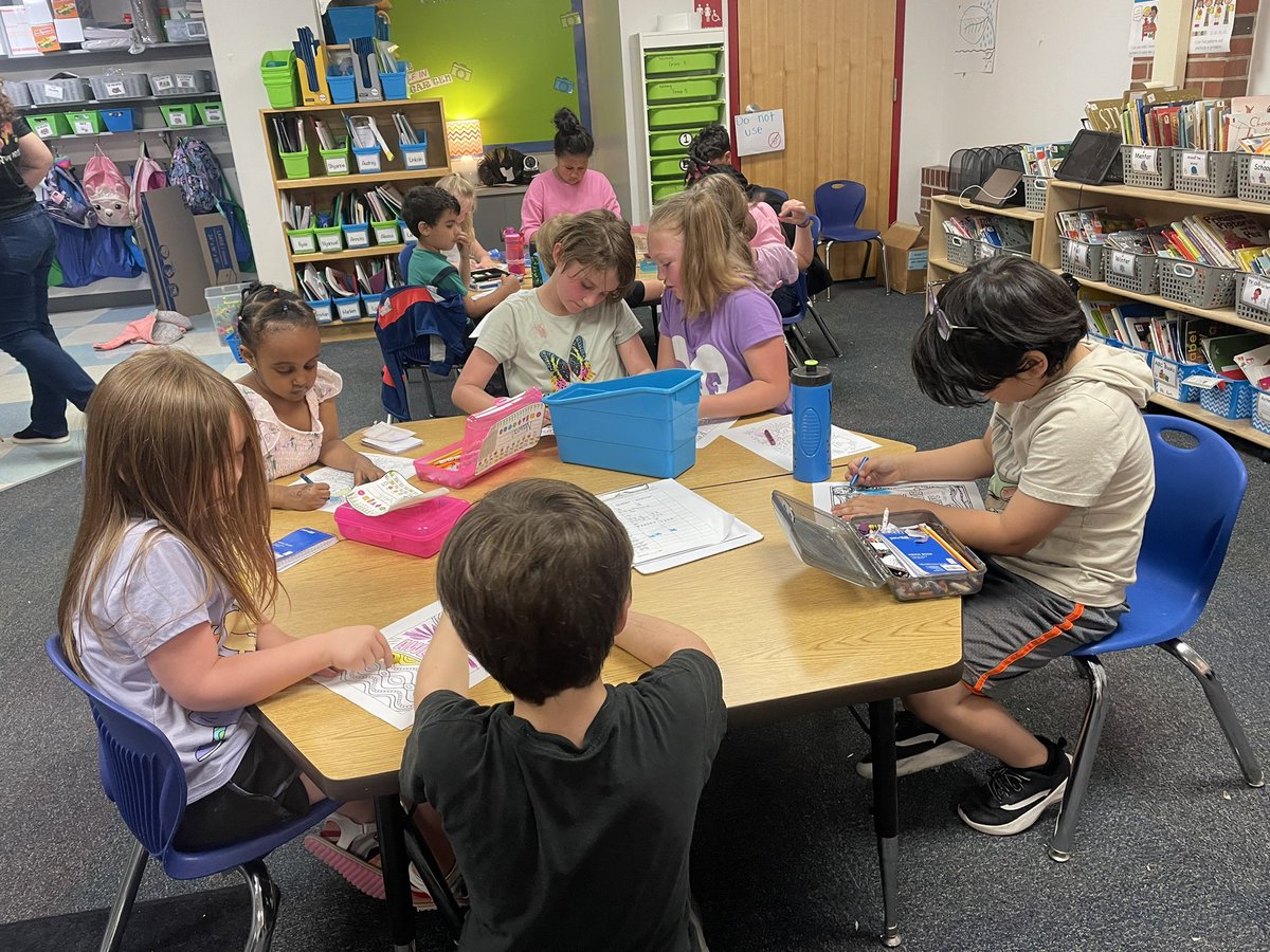 CouriersCorner's tweet photo. Coloring with our 3rd grade buddies for friendship week! @Crestview_NKC @MrsFitz107 #CrestviewWeBelong https://t.co/qpTqe3DIXe