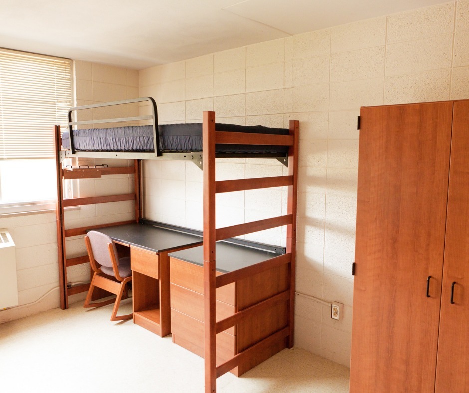 A question we get often is 'What type/size of storage units are best for college students over the summer?'

Our most popular sized units for college students are 5' x 5' and 5' x 10' 

Depending on if you have just a few boxes or need to store a bike an… instagr.am/p/CsFI0ZMNWAi/