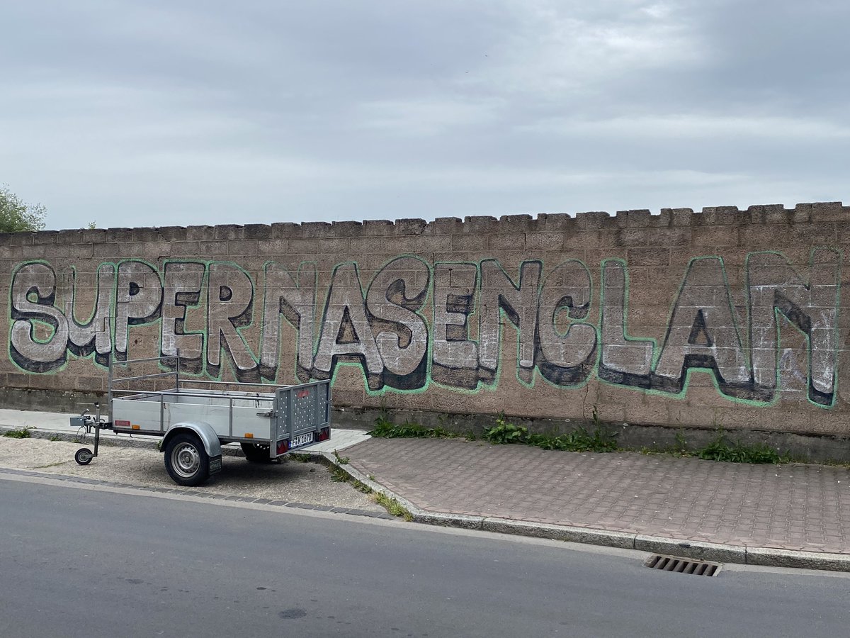 Sprayer in Frankfurt so: #Supernasenclan #ffm