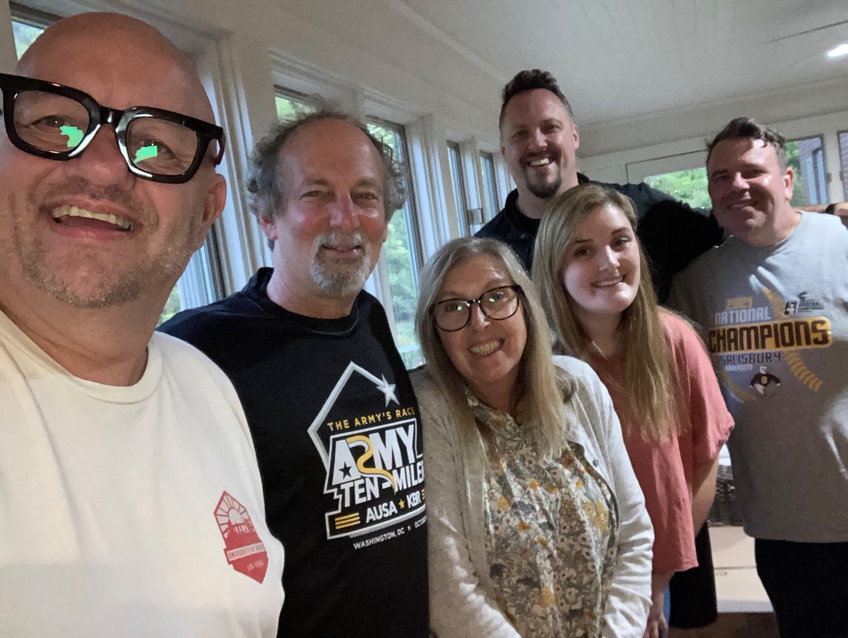 Hanging out with the cool kids for an end of year pizza celebration. 
<a href="/ksstampPE/">KsstampPE</a>
<a href="/DrHarlanEagle/">Harlan Eagle</a> 
@jbarrype