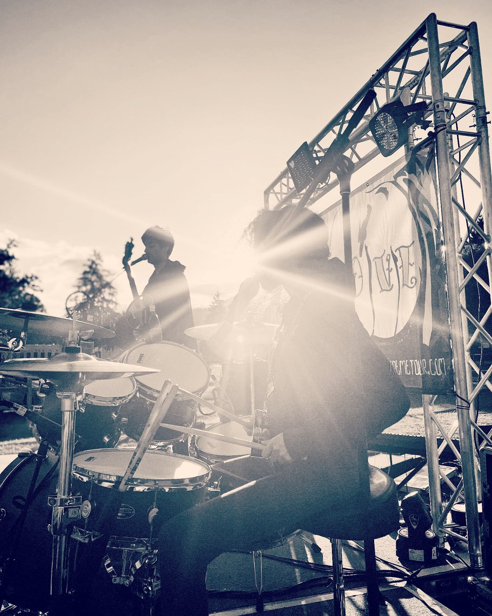 "Why can't I see?
Why won't I listen
To what you tell me?
Well, can I be honest?

Pride befalls me
Facing these fears
Is terrifying 
But will I be honest?"

'Honestly' - Ignation
.
.
.
#extremetour #music #ロックバンド #バンド #ロック #音楽 #おんがく #ミュージック #インディーズ